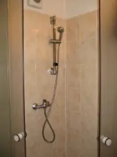 Sprchový kout v koupelně v 1. patře