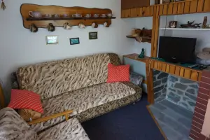 obytný pokoj s gaučem