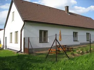 Chalupa Nová Včelnice-Brabec nabízí ubytování pro 4 až 5 osob