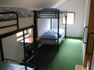 Ložnice s 2 patrovými postelemi