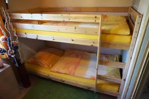 ložnice se 2 patrovými postelemi v přízemí