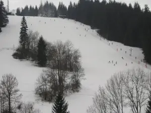 chalupa Velké Karlovice se nachází jen 150 m od ski areálu Kyčerka
