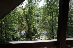pohled z balkonu na řeku Otavu
