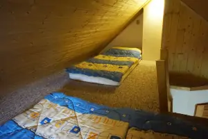 podkrovní pokojík se 3 matracemi