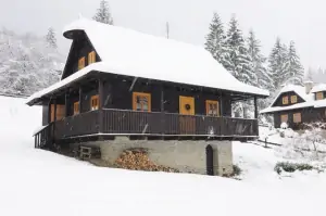 Krásná valašská zima u chalupy Velké Karlovice - ski areál Kyčerka se nachází jen 200 m od chalupy