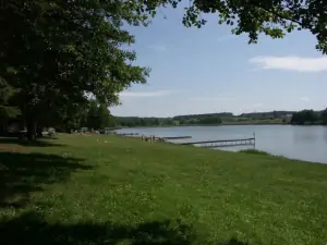 Pláž rybníku Brodského je vzdálena 500 m