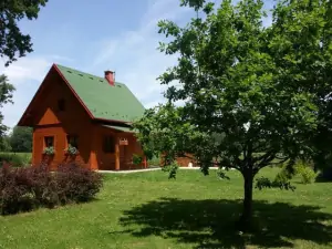 Chata Červený Kostelec nabízí ubytování pro 5 osob (možnost přístýlky)