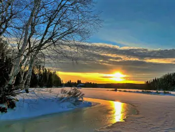 Unikátní zamrzlé Lipno se skiareálem