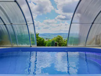 V březnu sleva 5% na chaty a chalupy s bazénem